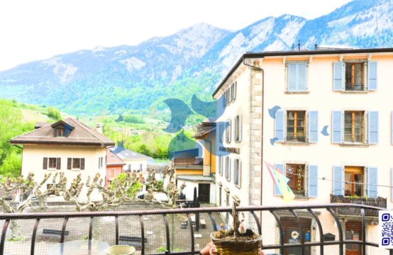Opportunité à saisir ?Appartement 3,5 pièces duplex à rénover avec balcon et vue ? Centre historique de Saint-Maurice